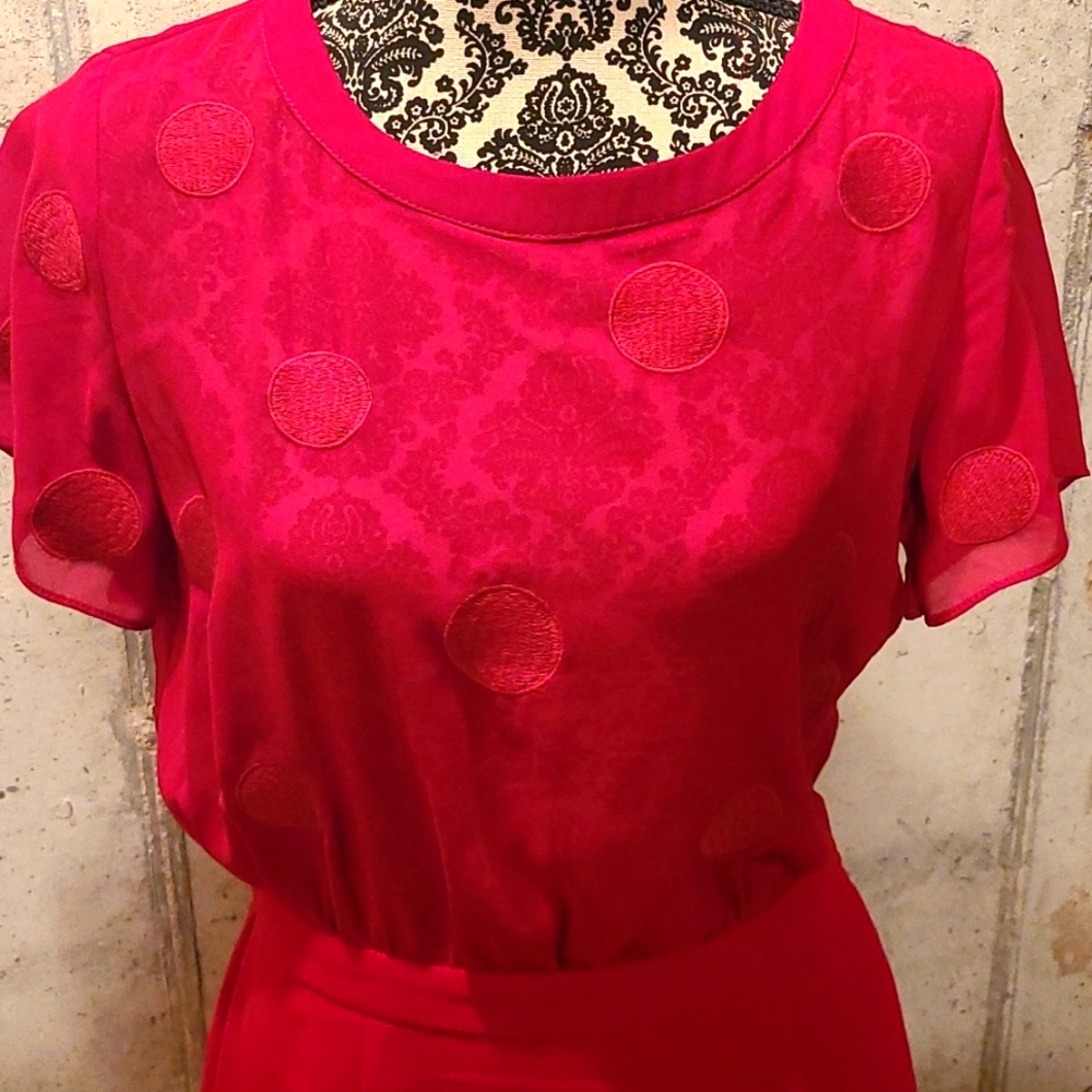 Queen Nana red dress